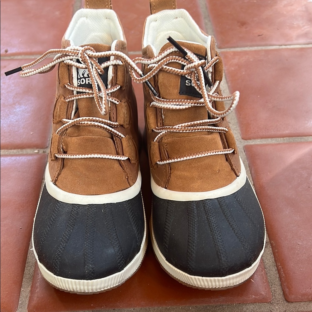Sorel Brown and Black Duck Boots